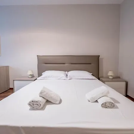 Beachfront Sion Appartamento Sarandë