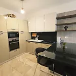 Beachfront Sion Daire
